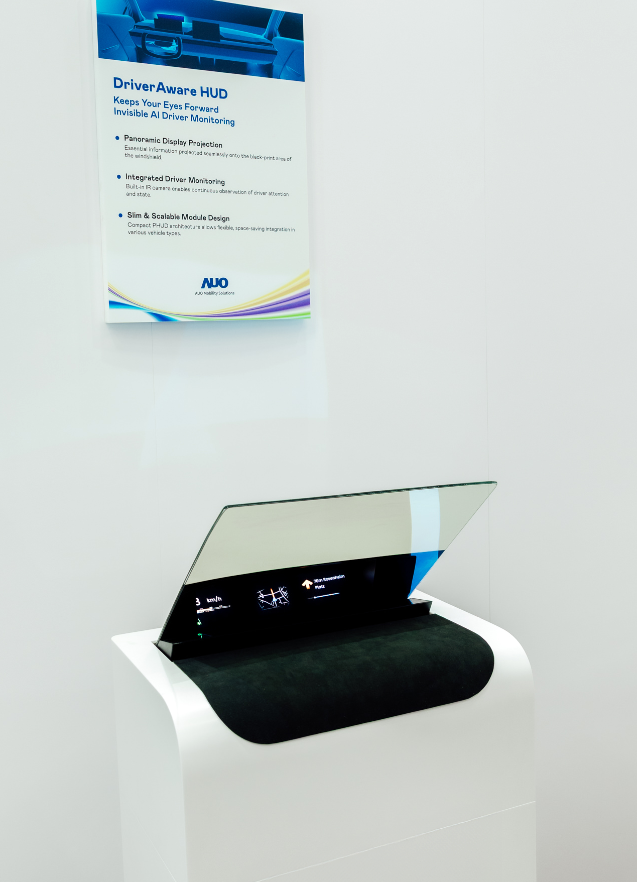 DriverAware HUD结合抬头显示器与隐藏式红外线摄影机，将车速、导航及警示讯息投影于挡风玻璃上，完美对齐驾驶目不离路的视线，同时，透过AI 监控驾驶注意力以提升安全性。